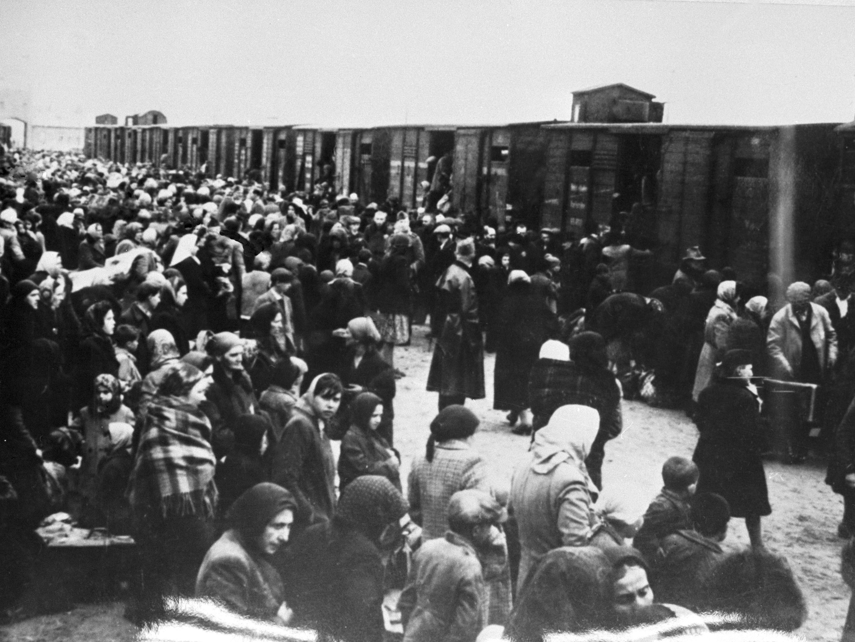 Deportálás Auschwitzba. MTI Archív Fotó: Fényes Tamás