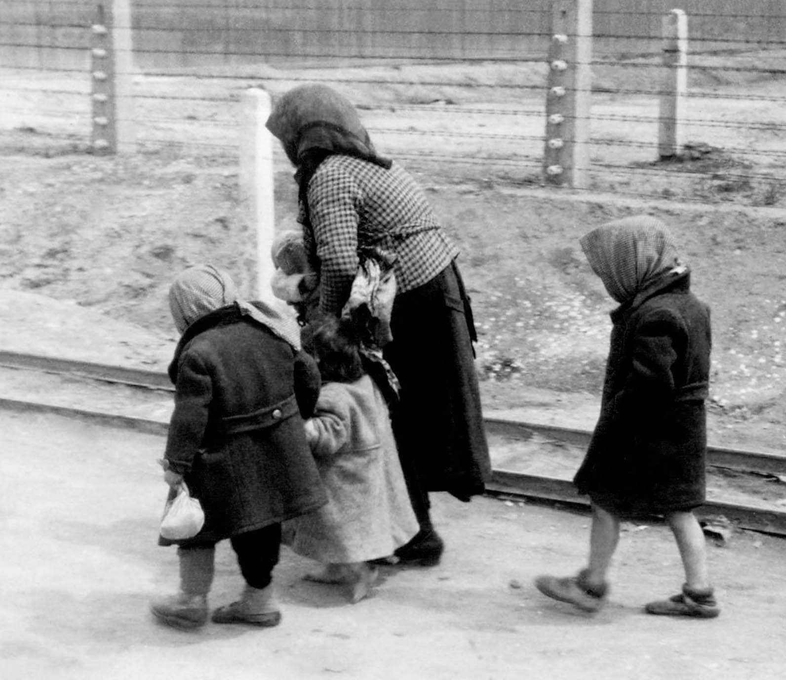 Auschwitzban. Forrás: MTI Archiv